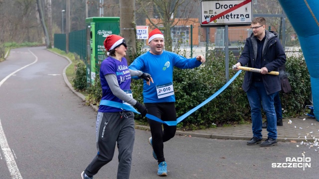 Fot. Robert Stachnik [Radio Szczecin] Pobiegli w ciemno, w geście solidarności z niewidomymi [WIDEO, ZDJĘCIA]