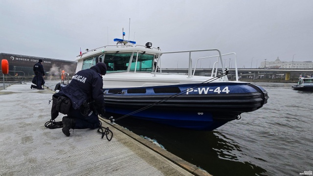 Fot. Wojciech Ochrymiuk [Radio Szczecin] Potężna jednostka za 2 mln zł trafiła do Komisariatu Wodnego [WIDEO, ZDJĘCIA]