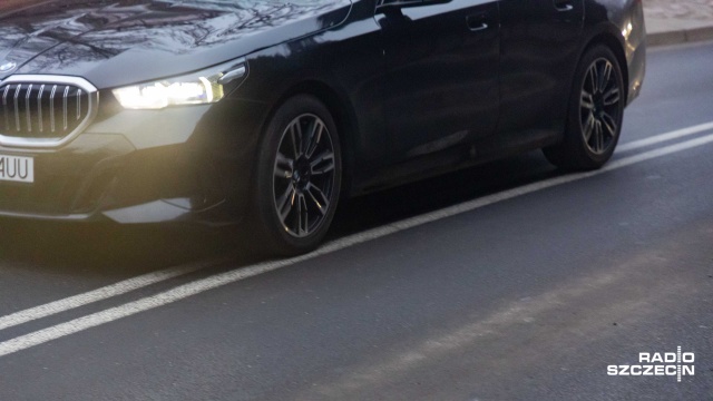 Fot. Robert Stachnik [Radio Szczecin] "Wypadek za wypadkiem". Mieszkańcy skarżą się na sytuację na ul. Miodowej [WIDEO]