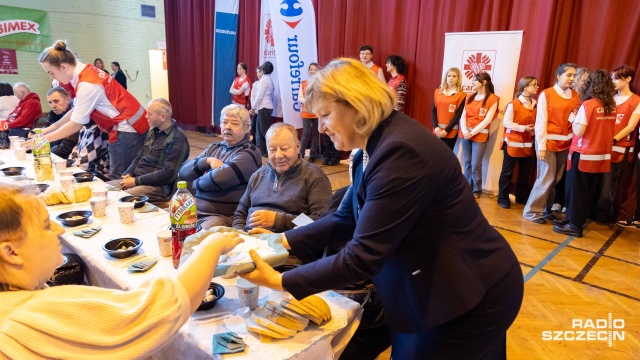 Fot. Robert Stachnik [Radio Szczecin] Miejska Wigilia dla potrzebujących w Szczecinie [WIDEO, ZDJĘCIA]