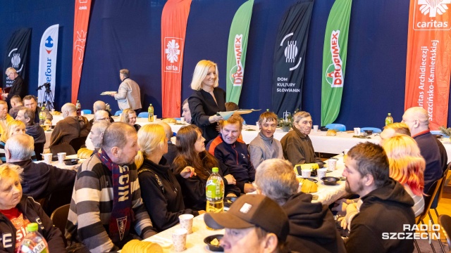 Fot. Robert Stachnik [Radio Szczecin] Miejska Wigilia dla potrzebujących w Szczecinie [WIDEO, ZDJĘCIA]