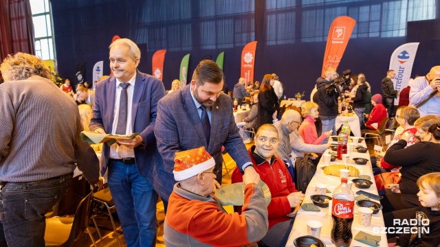 Fot. Robert Stachnik [Radio Szczecin] Miejska Wigilia dla potrzebujących w Szczecinie [WIDEO, ZDJĘCIA]