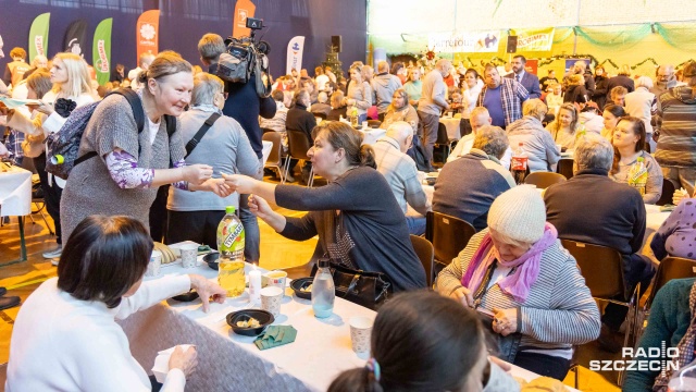 Fot. Robert Stachnik [Radio Szczecin] Miejska Wigilia dla potrzebujących w Szczecinie [WIDEO, ZDJĘCIA]