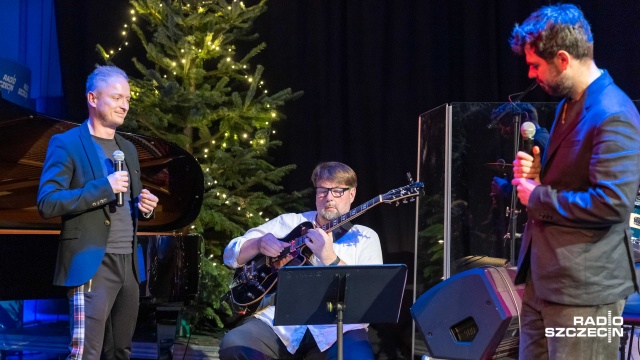 Fot. Robert Stachnik [Radio Szczecin] Szczecińscy artyści, odznaczenia wieloletnich pracowników - świąteczny koncert w Radiu Szczecin [WIDEO, ZDJĘCIA]