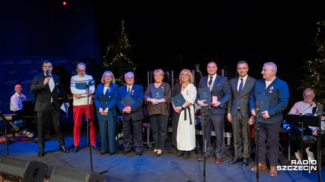 Fot. Robert Stachnik [Radio Szczecin] Szczecińscy artyści, odznaczenia wieloletnich pracowników - świąteczny koncert w Radiu Szczecin [WIDEO, ZDJĘCIA]