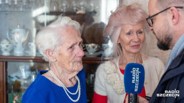 Fot. Robert Stachnik [Radio Szczecin] Tort na osiemdziesiątkę z okazji setki [WIDEO, ZDJĘCIA]