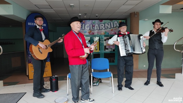 Fot. Przemysław Polanin [Radio Szczecin] Barszcz, opłatek, modlitwa - "Wigilia bez samotności” w Kołobrzegu