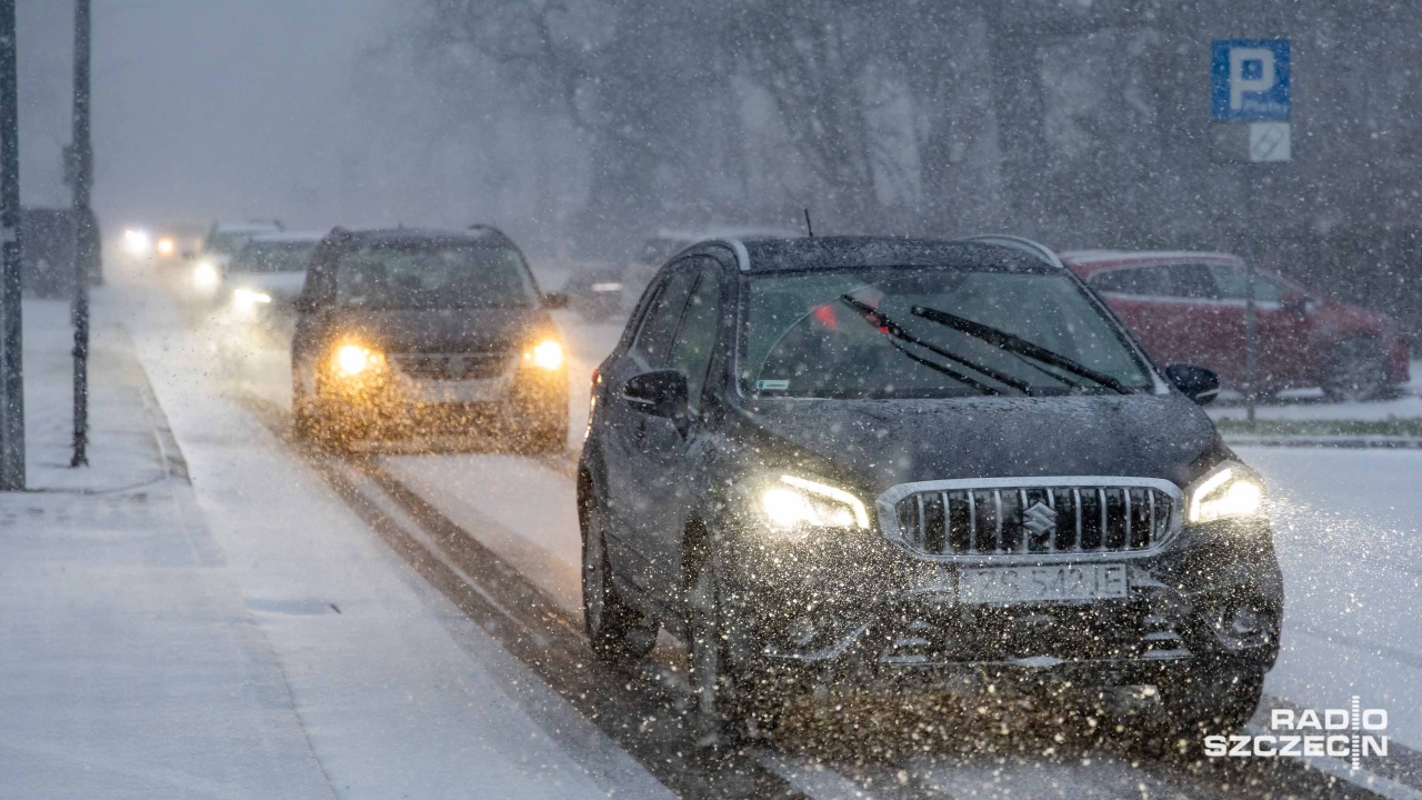 Pierwszy stopień zagrożeń drogowych na terenie woj. zachodniopomorskiego. Są utrudnienia [AKTUALIZACJA]