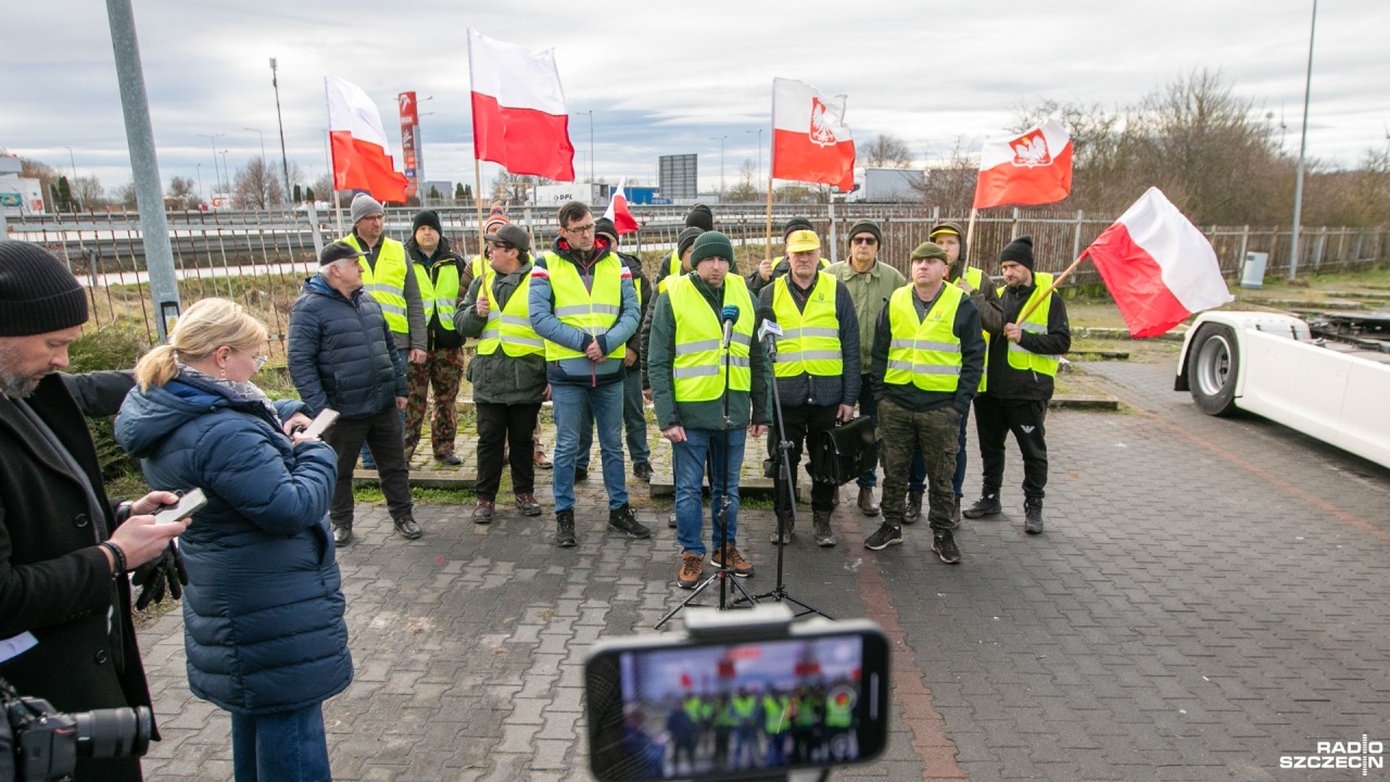 Rolnicy chcą zaostrzenia kontroli na granicy [ZDJĘCIA]