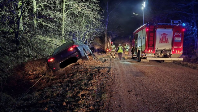 W nocy na drogach regionu doszło do dwóch zdarzeń drogowych.