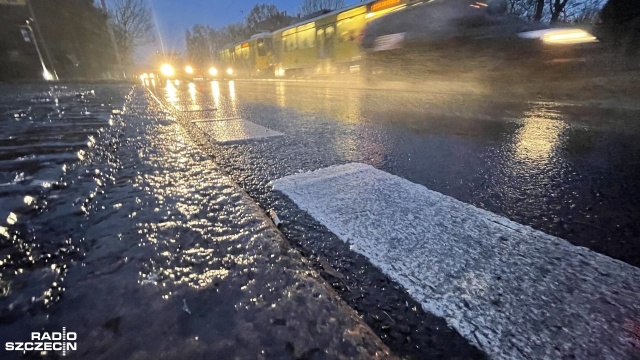 Instytut Meteorologii i Gospodarki Wodnej wydał ostrzeżenia pierwszego stopnia przed oblodzeniami na zachodniopomorskich drogach.