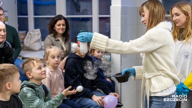 Terapia śmiechem, sposoby wykrywania genotypu krwi i odróżnianie grzybów jadalnych od trujących - w Instytucie Biologii Uniwersytetu Szczecińskiego trwa 14. edycja Nocy Biologów.