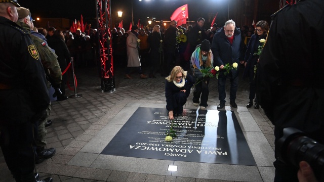 Uczestnicy uroczystości związanych z rocznicą tragicznej śmierci Pawła Adamowicza apelują, aby przeciwstawiać się hejtowi. Podkreślają, że to właśnie ze względu na nienawiść i jej podsycanie przez różne grupy sześć lat temu doszło do morderstwa prezydenta Gdańska.