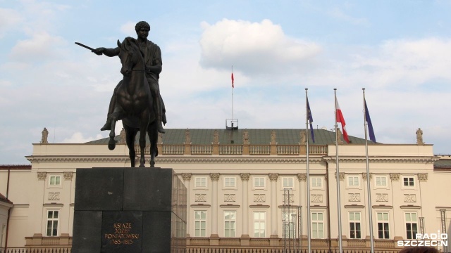 W wyścigu o fotel polskiego prezydenta wystartuje kandydat, który okaże się czarnym koniem wyborów - przewidują eksperci.