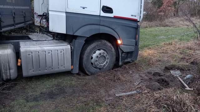 Szczecińska Straż Miejska zatrzymała pijanego kierowcę TIR-a. Do zdarzania doszło w piątkowe popołudnie u zbiegu ulic Taczaka i Witkiewicza.