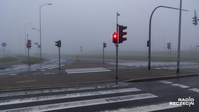 Instytut Meteorologii i Gospodarki Wodnej ostrzega przed gęstą mgłą. Dla całego województwa zachodniopomorskiego wydano alert pierwszego stopnia.