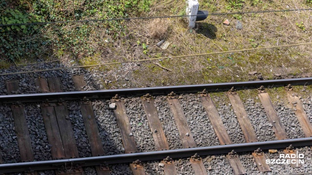 Wstrzymany ruch pociągów na trasie między przystankiem Szczecin Zdroje, a stacją Szczecin Dąbie.