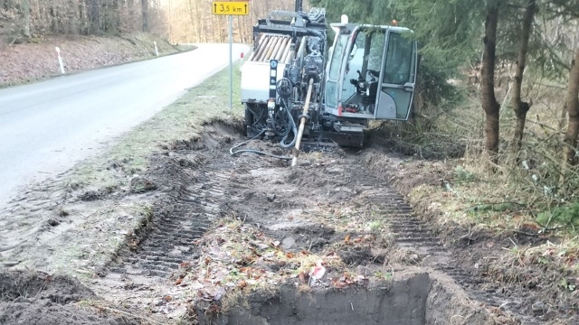 Ruszyły prace związane z budową nowej sieci wodociągowej w Gminie Złocieniec. Jej celem jest dostarczenie wody z miejscowości Cieszyno do Siecina.