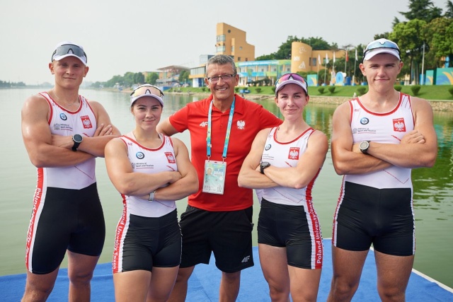 Marek Kolbowicz i Konrad Wasielewski, byli już wioślarze AZS to jedyni złoci medaliści igrzysk olimpijskich reprezentujący szczecińskie kluby. Następcy naszych mistrzów solidnie trenują w AZS Szczecin, ale obecnie w akademickim klubie medalowe nadzieje w rywalizacji seniorów mogą bardziej spełnić panie.