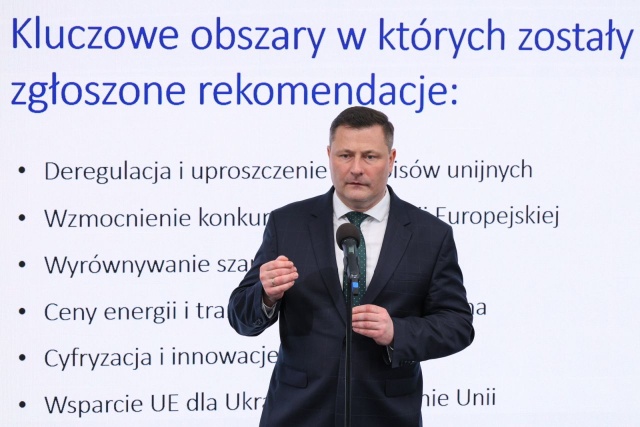 Uproszczenie przepisów, wyrównanie szans na rynku oraz wpływ na wysokość cen energii. To niektóre oczekiwania przedsiębiorców na czas polskiej prezydencji w Unii Europejskiej. Postulaty znalazły się w raporcie, który otrzymali polscy urzędnicy.