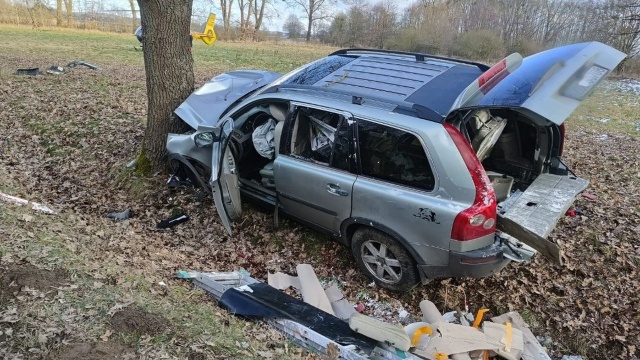 Jedna osoba nie żyje, dwie trafiły do szpitala - to po wypadku między Wysoką Kamieńską a Golczewem.