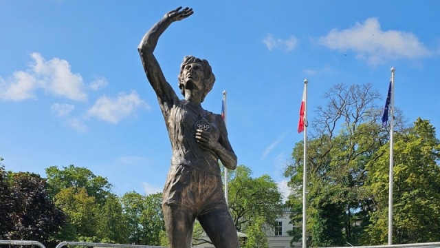 Pomnik wybitnej polskiej lekkoatletki, Ireny Szewińskiej, zostanie w niedzielę odsłonięty w Międzyzdrojach. To pierwszy w kraju monument legendarnej zawodniczki.