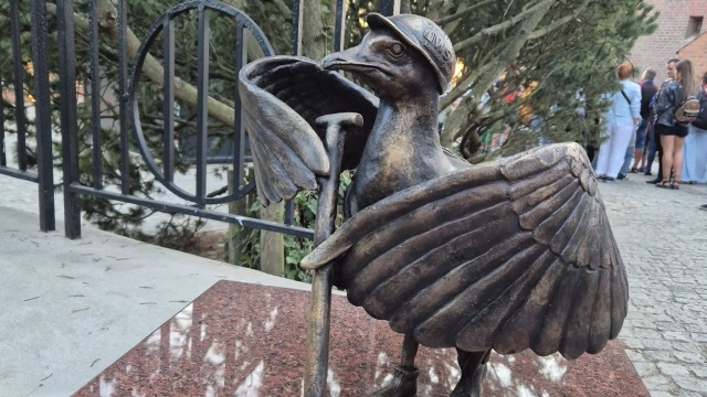 Kolejny Marian stanął w Kołobrzegu. To 16. rzeźba mewy, która pojawiła się w kurorcie.