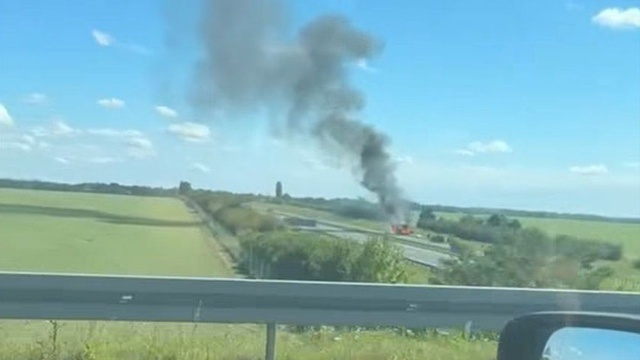 Na S10 między węzłami Stargard Południe a Stargard Wschód płonie bus - jest już cały objęty ogniem.