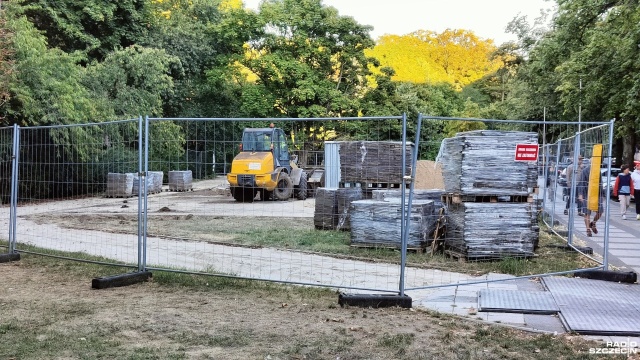 Morska Przygoda - tak zapowiadany jest nowy plac zabaw, którego budowa rozpoczęła się w kołobrzeskiej dzielnicy portowej. Po - będącym na ukończeniu - Miejskim Safari będzie to kolejne tematyczne miejsce do zabaw dla najmłodszych.