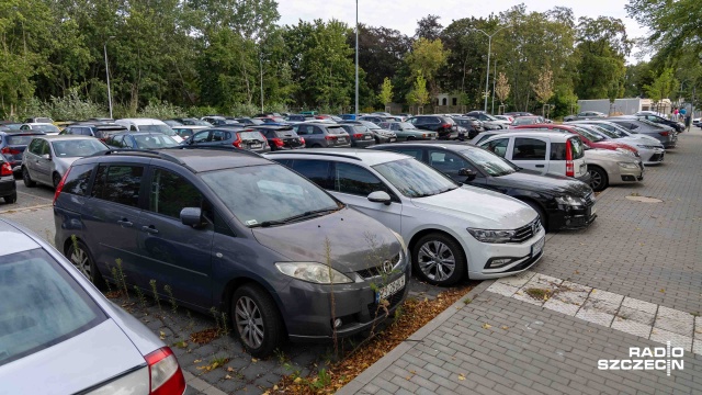 Mamy odpowiedź szczecińskiego ZDiTM na problem przepełnionego parkingu przy dworcu Szczecin Dąbie.