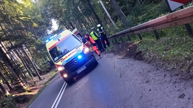 Motocyklista trafił do szpitala po wypadku na drodze wojewódzkiej 105 między Popielem a Wilczkowem.