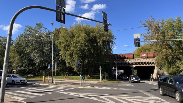 Będzie wniosek radnych do Prezydenta Szczecina w sprawie wykonania pomiaru hałasu na ulicy Orzeszkowej w Szczecinie. Chodzi o kursujące w kierunku Polic pociągi towarowe.