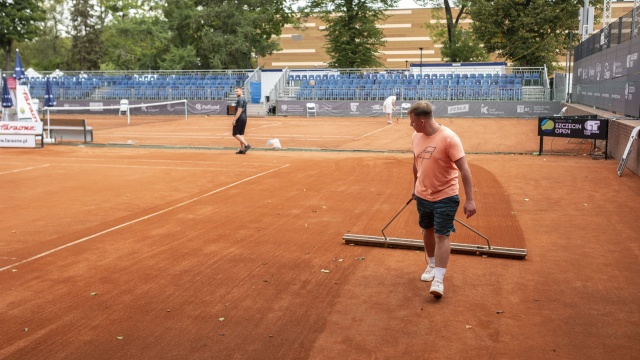 Nawierzchnia przygotowana do tenisowego turnieju Invest in Szczecin Open [WIDEO, ZDJĘCIA]