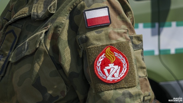 Żandarmeria Wojskowa wyjaśnia przyczyny groźnego wypadku na poligonie w warszawskim Rembertowie. Dwaj cywile nielegalnie przedostali się na teren wojskowy i zostali ranni w eksplozji materiału wybuchowego. Prawdopodobnie był to niewybuch.