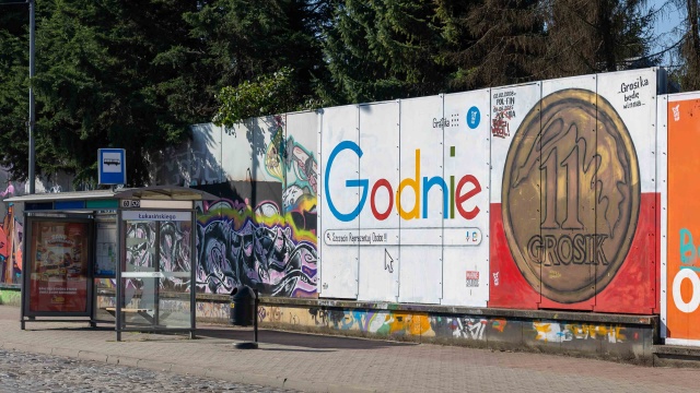 Kamil Grosicki wrócił do reprezentacji Polski, więc wypadało to uczcić - tak twórca street artu Adam Szewczyk skomentował zaktualizowanie swojego graffiti poświęconemu Grosikowi.