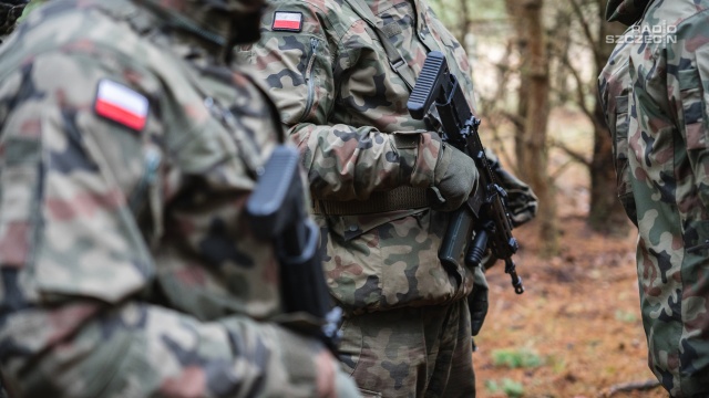 W związku z naruszeniem polskiej przestrzeni powietrznej i uruchomieniem naziemnych zespołów poszukiwawczo-ratowniczych wprowadzono skrócony czas stawiennictwa dla żołnierzy Wojsk Obrony Terytorialnej.
