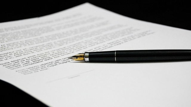 To w wielu rodzinach nadal temat tabu, a prędzej czy później dotknie każdego z nas. Trwa Międzynarodowy Tydzień Pisania Testamentów. Organizatorzy chcą przypomnieć, że warto zadbać o swoje sprawy z wyprzedzeniem, a przy okazji odciążyć rodzinę.