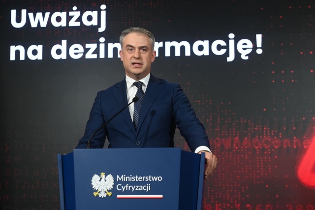 Minister przestrzega przed dezinformacją