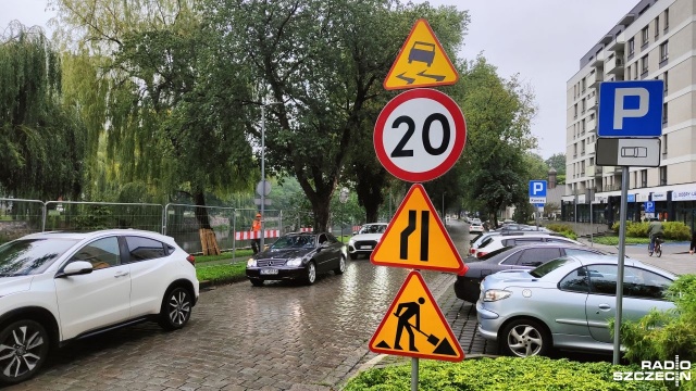 Trwa rozbudowa brzegów Parsęty w Kołobrzegu. Kierowcy i piesi muszą liczyć się z utrudnieniami.