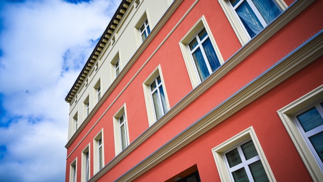 Nowe elewacje, a także okna i drzwi. Remont za prawie milion dwieście tysięcy złotych przejdą dwie kamienice Stargardzkiego Budownictwa Społecznego.