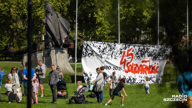 Zabawy i animacje dla dzieci, dmuchańce, konkursy a punktualnie w samo południe 45-kilogramowy tort - to atrakcje festynu z okazji 45. rocznicy podpisania Porozumień Sierpniowych i powstania NSZZ Solidarność.