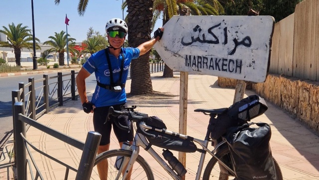 Dojechać z Kołobrzegu do marokańskiego Marrakeszu rowerem - taki cel postawił sobie Marcin Ryttel. Wyprawę zakończył sukcesem, a przy okazji zebrał pieniądze dla chorego chłopca.
