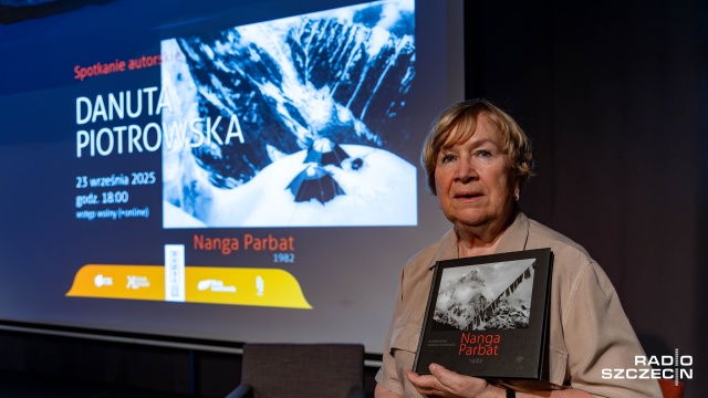 To publikacja, która przenosi czytelnika w samo serce gór. Chodzi o Nanga Parbat 1982 - nową wersję książki taternika, alpinisty i himalaisty Tadeusza Piotrowskiego. O książce, kulisach wyprawy oraz losach ludzi, którzy w górach testowali granice wytrzymałości, opowiadała we wtorek - w szczecińskiej Starej Rzeźni - jego żona Danuta.