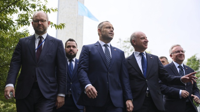 Zakończyła się wizyta prezydenta Karola Nawrockiego w Stanach Zjednoczonych związana z 80. sesją Zgromadzenia Ogólnego ONZ. W kilkudniowej agendzie wizyty znalazły się spotkania bilateralne z przywódcami państw oraz środowiskiem biznesowym. Prezydent wziął też udział w posiedzeniu Rady ds. sztucznej inteligencji i międzynarodowego pokoju i bezpieczeństwa, gdzie wygłosił przemówienie.