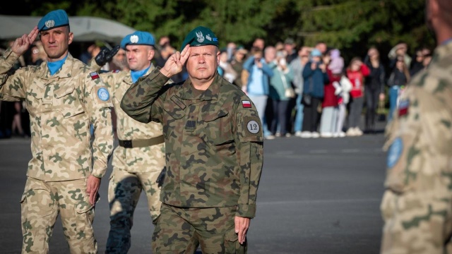 Rodziny i przyjaciele pożegnali żołnierzy wyruszających na misję do Libanu.
