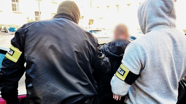 Blisko 3 kilogramy narkotyków zabezpieczyli kryminalni z Koszalina. Zatrzymano 21-latka.