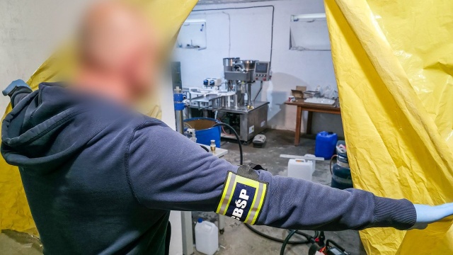 Osiem osób zatrzymanych, największa w Polsce nielegalna fabryka fałszywych leków zlikwidowana w Zachodniopomorskiem.