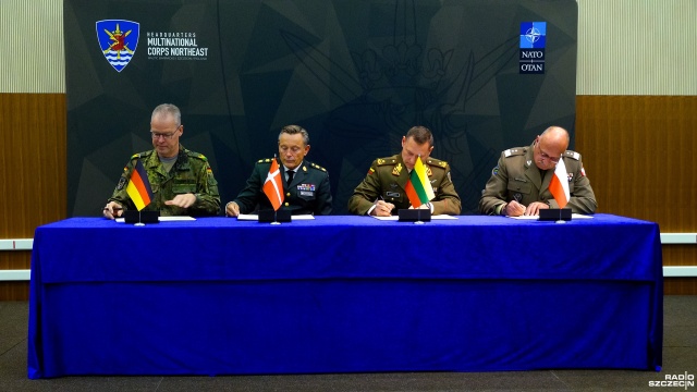 W Kwaterze Głównej Wielonarodowego Korpusu Północno-Wschodniego w Szczecinie przedstawiciele sztabów generalnych armii Polski, Niemiec, Danii i Litwy podpisali porozumienie w sprawie nadania naszemu północno-wschodniemu sąsiadowi statusu państwa ramowego w ramach Korpusu.