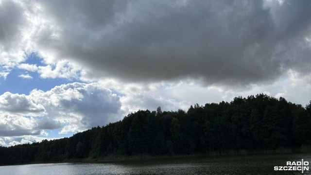 W niedzielę i poniedziałek zachmurzenie duże i umiarkowane. Najbliższej nocy najchłodniej będzie na Pomorzu, tam temperatura wyniesie około 2 st. Celsjusza - poinformował synoptyk Instytutu Meteorologii i Gospodarki Wodnej Tomasz Siemieniuk.