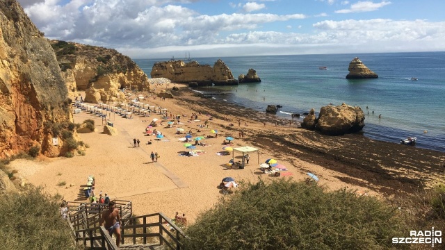 Zamiast szukać parasola szukają lotów w ciepłe kraje. Sezon wakacyjny w Polsce się kończy, ale chęć do podróży - wcale nie. Jesienią szczecinianie najchętniej uciekają tam, gdzie jest ciepło, czyli minimum 25 stopni, a najlepiej 30.